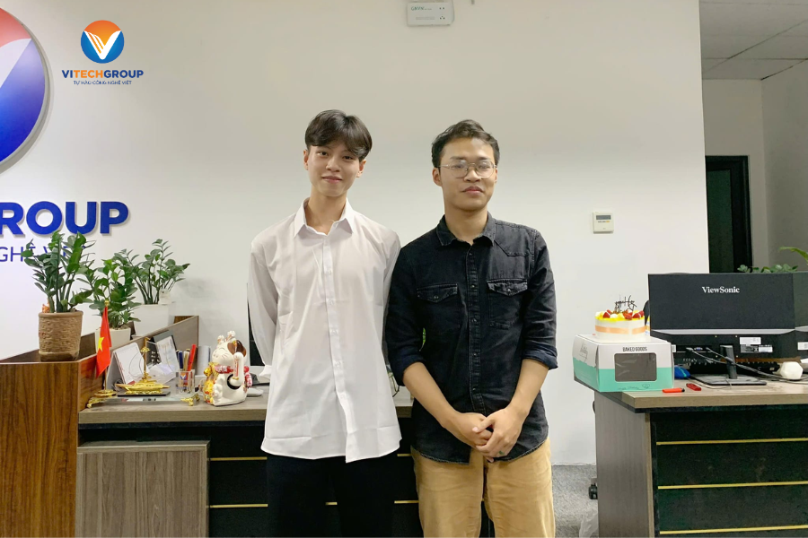 Hai thí sinh xuất sắc giành giải Quán quân và Á quân cuộc thi Vi-voice Tiệc Nội bộ tháng 8 tại ViTech