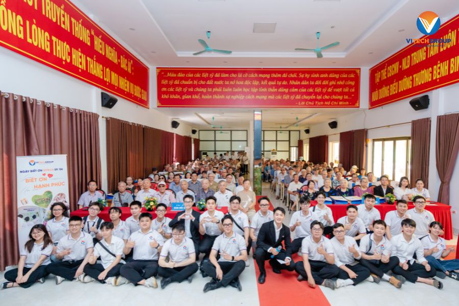 Hoạt động giao lưu và trao quà tại Trung tâm nuôi dưỡng và điều dưỡng người có công