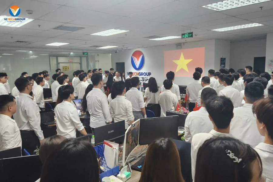 "Đội ngũ ViTech Group chào cờ thứ Hai – 5 giá trị cốt lõi được sống mỗi ngày"